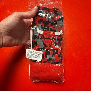 NWT FOR BARE FEET GRIPPER SOCKS CHICAGO BULLS SIZE LARGE